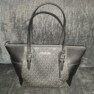 Like new Michael Kors handbag